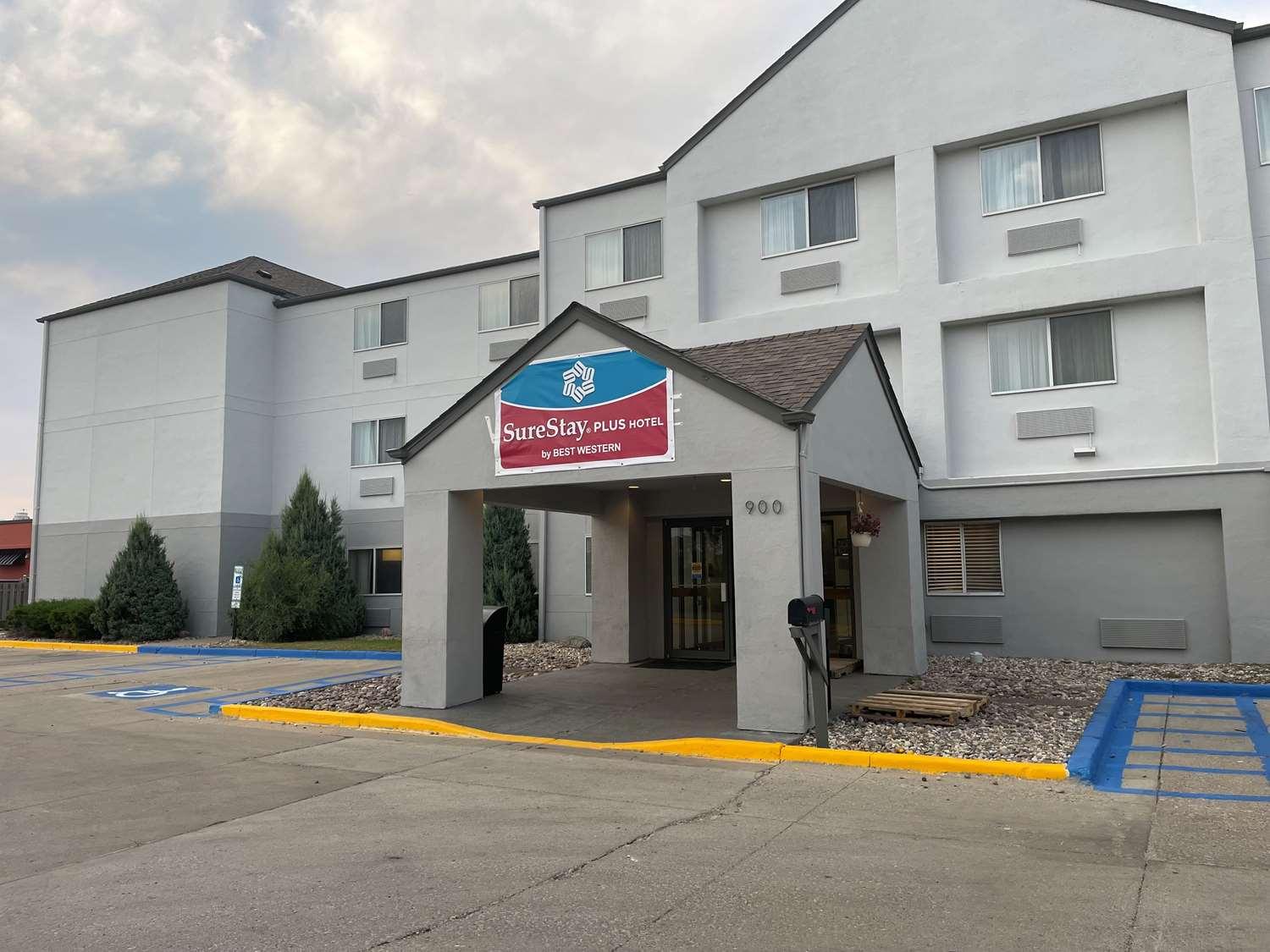 Surestay Plus Hotel By Best Western Minot Exterior photo